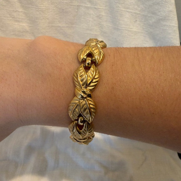 Trifari Jewelry - Vintage Trifari Gold Tone 7in Elegant Leaf Bracelet 1950s